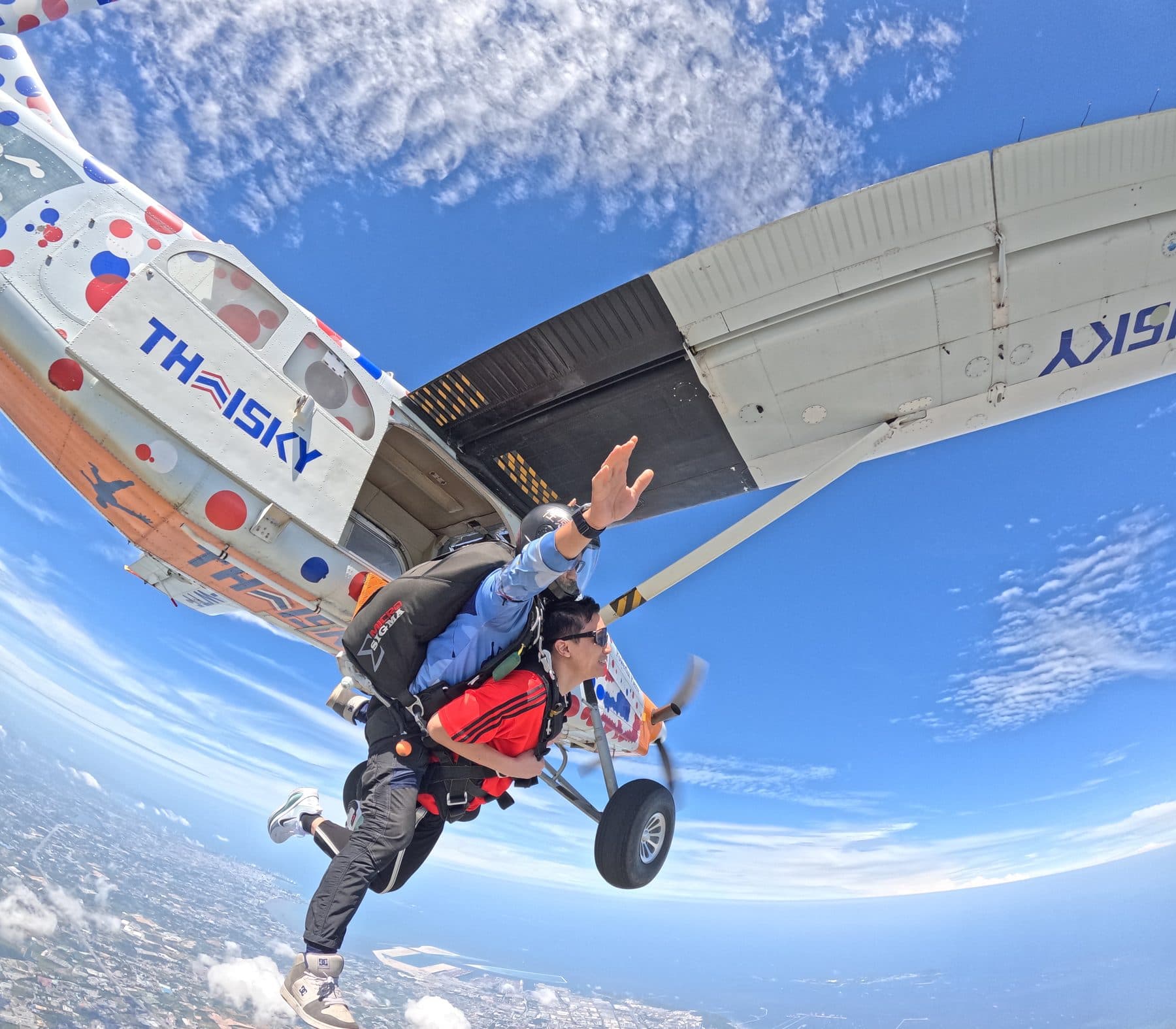 Tandem pair leaving the Thai Sky aircraft, seen from outside the door