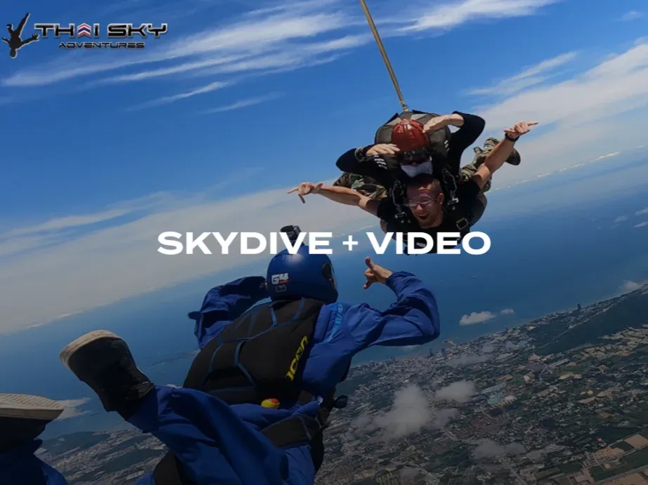 Deluxe tandem jump filmed by an outside cameraman